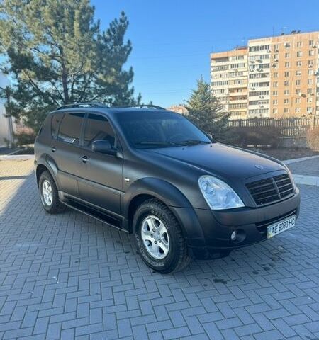 Черный Cанг Йонг Рекстон, объемом двигателя 2.7 л и пробегом 230 тыс. км за 6500 $, фото 1 на Automoto.ua