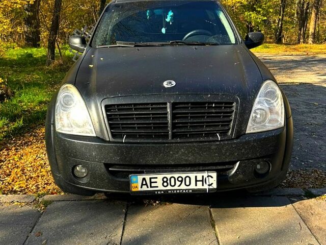 Чорний Cанг Йонг Rexton, об'ємом двигуна 2.7 л та пробігом 222 тис. км за 6500 $, фото 1 на Automoto.ua