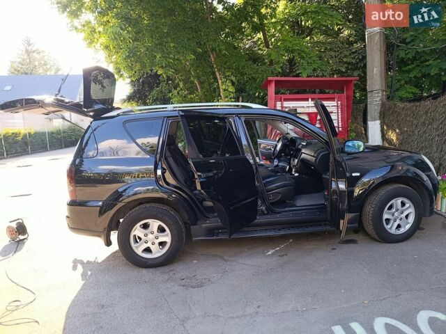 Чорний Cанг Йонг Rexton, об'ємом двигуна 2.7 л та пробігом 230 тис. км за 6700 $, фото 1 на Automoto.ua