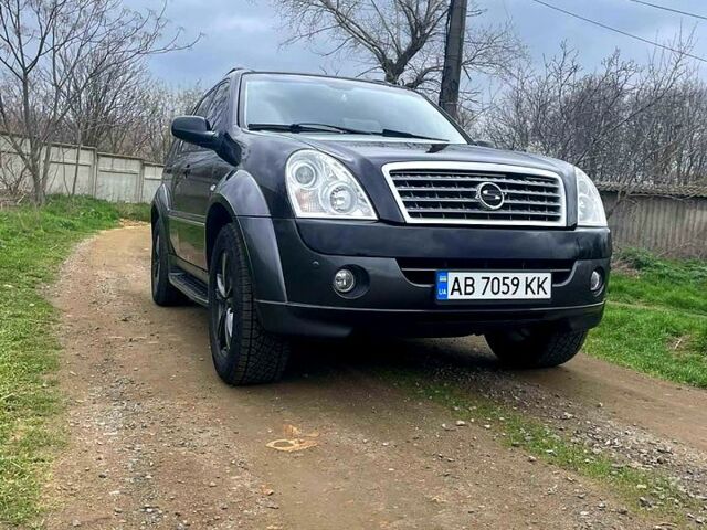 Черный Cанг Йонг Рекстон, объемом двигателя 2 л и пробегом 17200 тыс. км за 10600 $, фото 1 на Automoto.ua