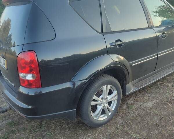 Чорний Cанг Йонг Rexton, об'ємом двигуна 2.7 л та пробігом 221 тис. км за 9000 $, фото 1 на Automoto.ua
