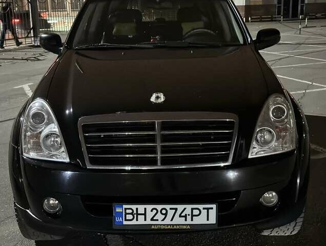 Черный Cанг Йонг Рекстон, объемом двигателя 2.7 л и пробегом 300 тыс. км за 9900 $, фото 1 на Automoto.ua