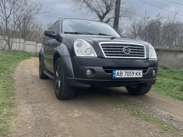 Чорний Cанг Йонг Rexton, об'ємом двигуна 2 л та пробігом 179 тис. км за 10600 $, фото 1 на Automoto.ua