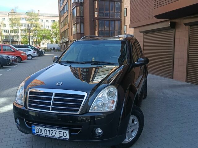 Чорний Cанг Йонг Rexton, об'ємом двигуна 2.7 л та пробігом 152 тис. км за 9700 $, фото 1 на Automoto.ua
