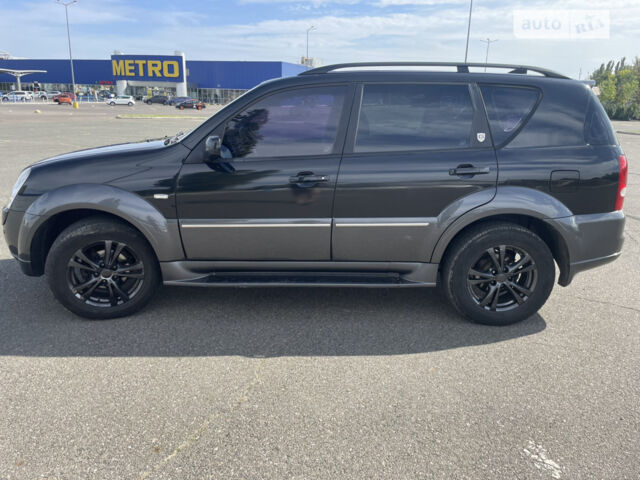 Чорний Cанг Йонг Rexton, об'ємом двигуна 2 л та пробігом 179 тис. км за 10600 $, фото 1 на Automoto.ua