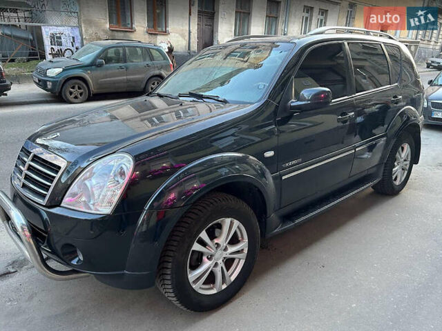 Черный Cанг Йонг Рекстон, объемом двигателя 2.7 л и пробегом 275 тыс. км за 9300 $, фото 1 на Automoto.ua