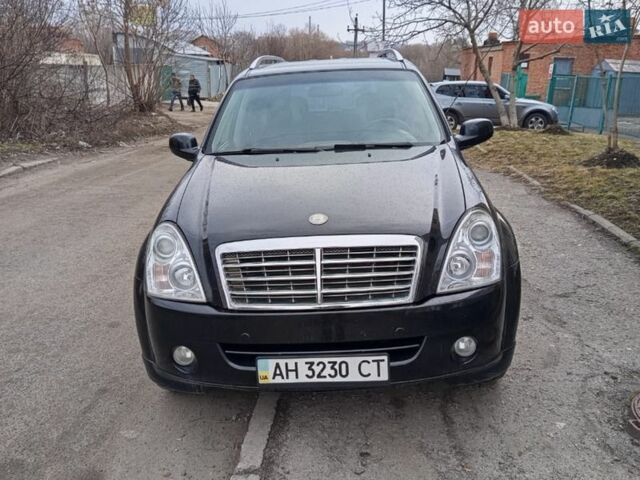 Черный Cанг Йонг Рекстон, объемом двигателя 2.7 л и пробегом 186 тыс. км за 8000 $, фото 1 на Automoto.ua