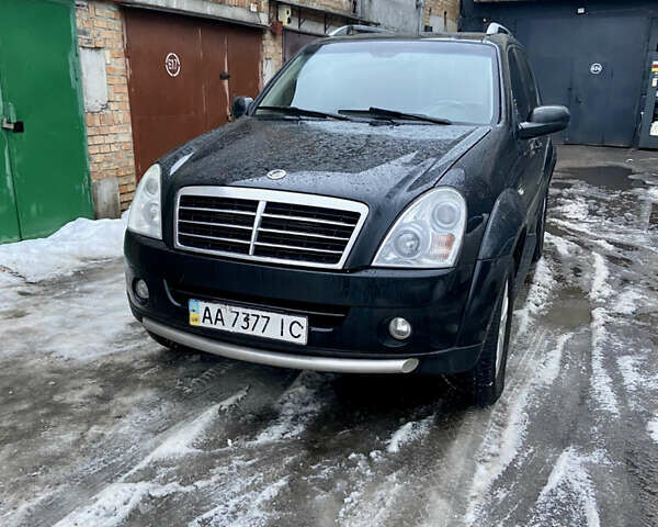 Черный Cанг Йонг Рекстон, объемом двигателя 2.7 л и пробегом 220 тыс. км за 9500 $, фото 1 на Automoto.ua