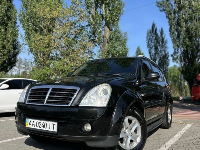 Чорний Cанг Йонг Rexton, об'ємом двигуна 2.7 л та пробігом 190 тис. км за 8900 $, фото 1 на Automoto.ua