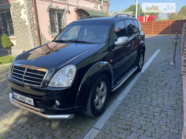 Черный Cанг Йонг Рекстон, объемом двигателя 2.7 л и пробегом 275 тыс. км за 10100 $, фото 1 на Automoto.ua