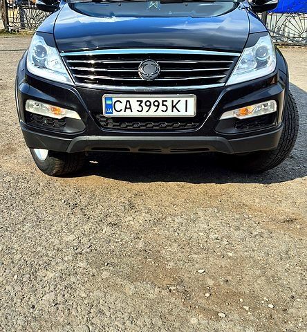 Чорний Cанг Йонг Rexton, об'ємом двигуна 2.7 л та пробігом 260 тис. км за 11000 $, фото 1 на Automoto.ua