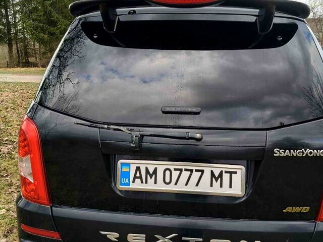 Чорний Cанг Йонг Rexton, об'ємом двигуна 2.7 л та пробігом 180 тис. км за 10600 $, фото 1 на Automoto.ua