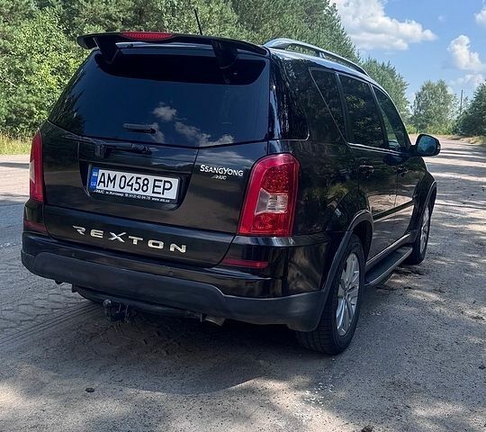 Чорний Cанг Йонг Rexton, об'ємом двигуна 2.7 л та пробігом 260 тис. км за 12500 $, фото 1 на Automoto.ua