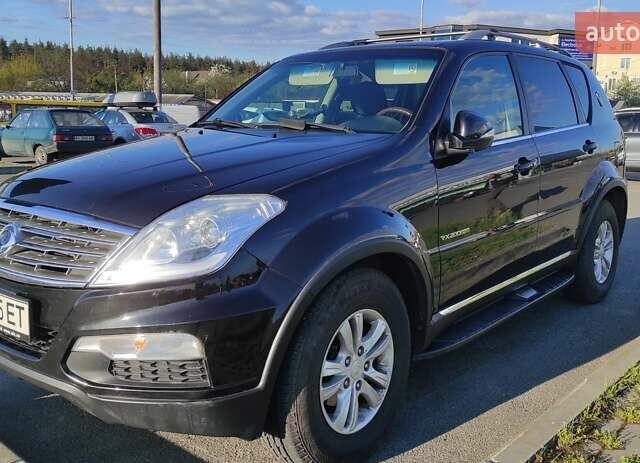 Черный Cанг Йонг Рекстон, объемом двигателя 2 л и пробегом 158 тыс. км за 13800 $, фото 1 на Automoto.ua