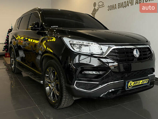 Черный Cанг Йонг Рекстон, объемом двигателя 2.16 л и пробегом 114 тыс. км за 22200 $, фото 1 на Automoto.ua