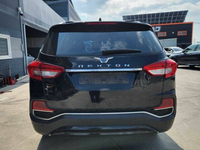 Черный Cанг Йонг Рекстон, объемом двигателя 2.2 л и пробегом 98 тыс. км за 19100 $, фото 1 на Automoto.ua