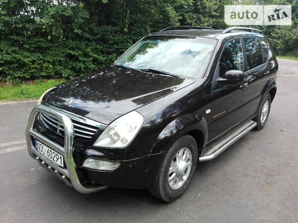 Чорний Cанг Йонг Rexton, об'ємом двигуна 2.7 л та пробігом 189 тис. км за 3600 $, фото 1 на Automoto.ua