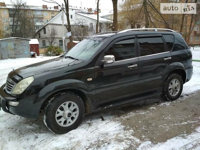 Чорний Cанг Йонг Rexton, об'ємом двигуна 2.3 л та пробігом 140 тис. км за 8300 $, фото 1 на Automoto.ua