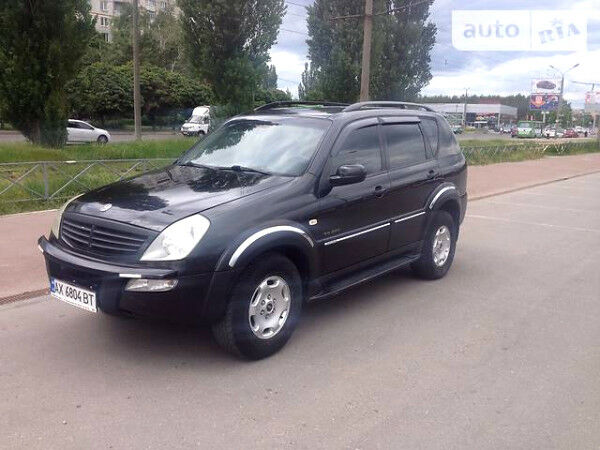 Чорний Cанг Йонг Rexton, об'ємом двигуна 3.2 л та пробігом 260 тис. км за 8500 $, фото 1 на Automoto.ua