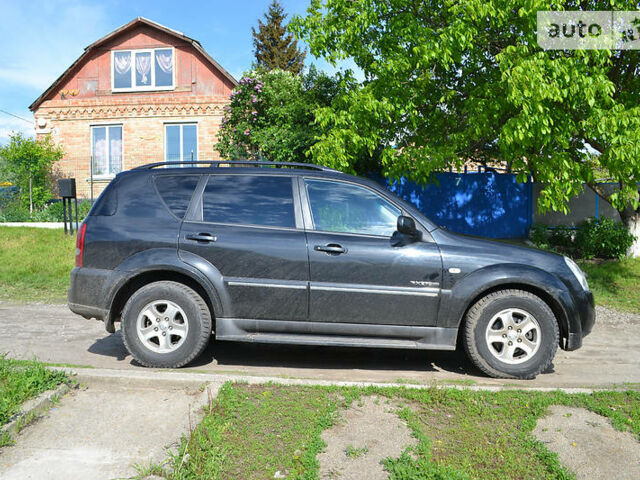 Чорний Cанг Йонг Rexton, об'ємом двигуна 0 л та пробігом 105 тис. км за 12000 $, фото 1 на Automoto.ua