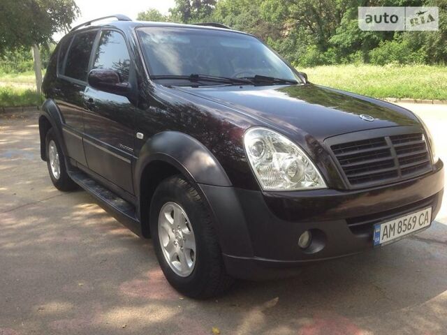 Чорний Cанг Йонг Rexton, об'ємом двигуна 2.7 л та пробігом 140 тис. км за 8500 $, фото 1 на Automoto.ua