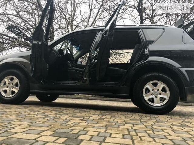 Чорний Cанг Йонг Rexton, об'ємом двигуна 0 л та пробігом 130 тис. км за 11700 $, фото 1 на Automoto.ua