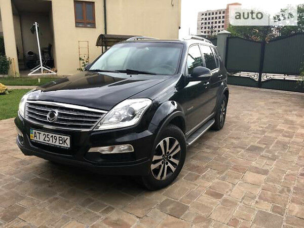 Чорний Cанг Йонг Rexton, об'ємом двигуна 2.7 л та пробігом 220 тис. км за 21500 $, фото 1 на Automoto.ua