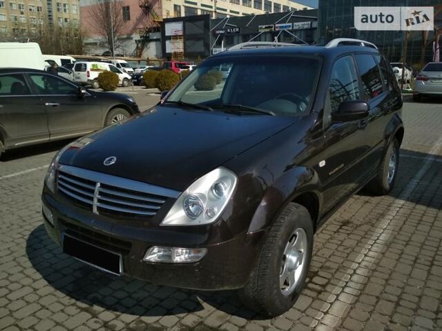 Коричневий Cанг Йонг Rexton, об'ємом двигуна 2.7 л та пробігом 247 тис. км за 6900 $, фото 1 на Automoto.ua