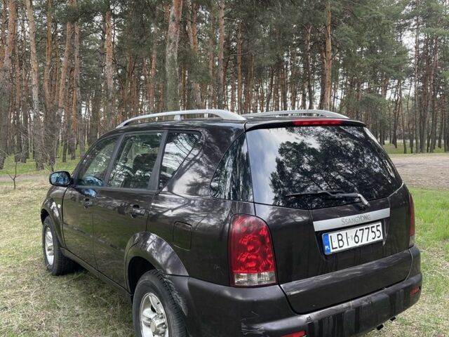 Коричневый Cанг Йонг Рекстон, объемом двигателя 2.7 л и пробегом 250 тыс. км за 2300 $, фото 1 на Automoto.ua