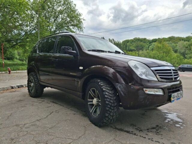 Коричневий Cанг Йонг Rexton, об'ємом двигуна 2.3 л та пробігом 220 тис. км за 4899 $, фото 1 на Automoto.ua