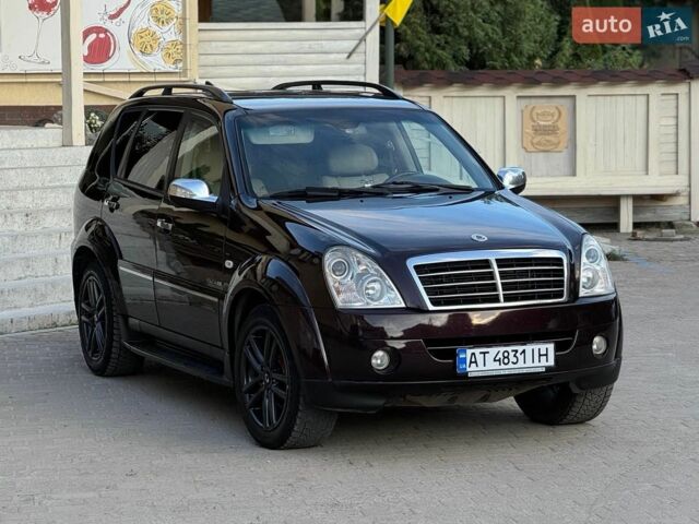 Коричневий Cанг Йонг Rexton, об'ємом двигуна 2.7 л та пробігом 351 тис. км за 6880 $, фото 1 на Automoto.ua