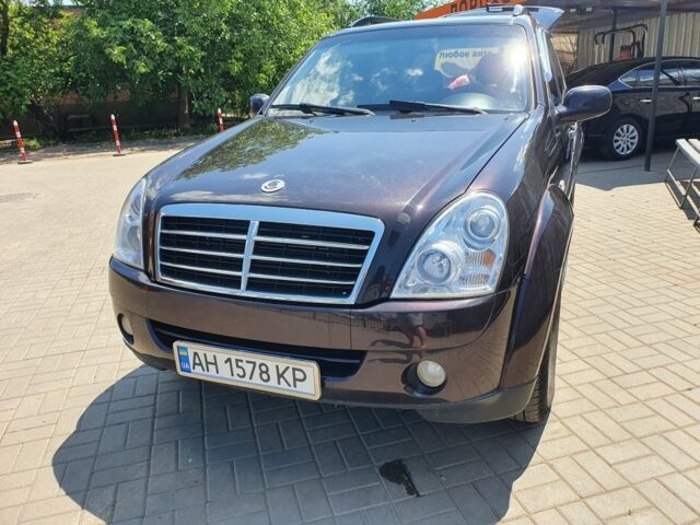 Коричневий Cанг Йонг Rexton, об'ємом двигуна 2.7 л та пробігом 225 тис. км за 9200 $, фото 1 на Automoto.ua