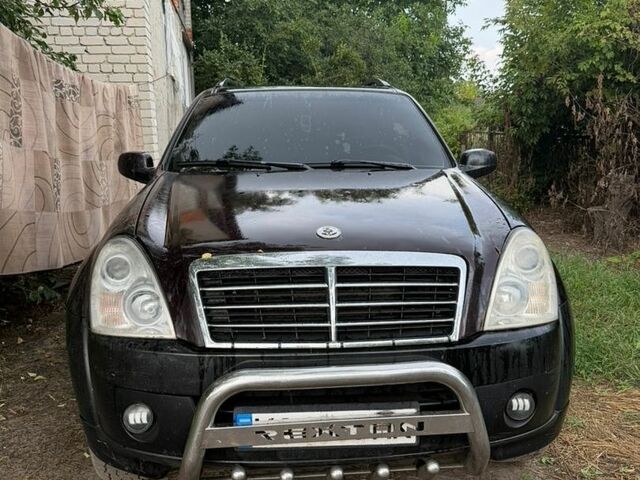 Коричневий Cанг Йонг Rexton, об'ємом двигуна 2.7 л та пробігом 315 тис. км за 5300 $, фото 1 на Automoto.ua