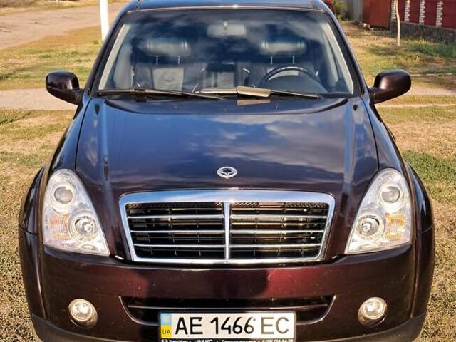Коричневий Cанг Йонг Rexton, об'ємом двигуна 2.7 л та пробігом 125 тис. км за 12300 $, фото 1 на Automoto.ua