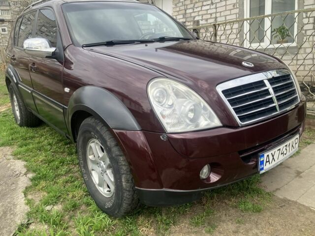 Коричневий Cанг Йонг Rexton, об'ємом двигуна 2.7 л та пробігом 155 тис. км за 6000 $, фото 1 на Automoto.ua