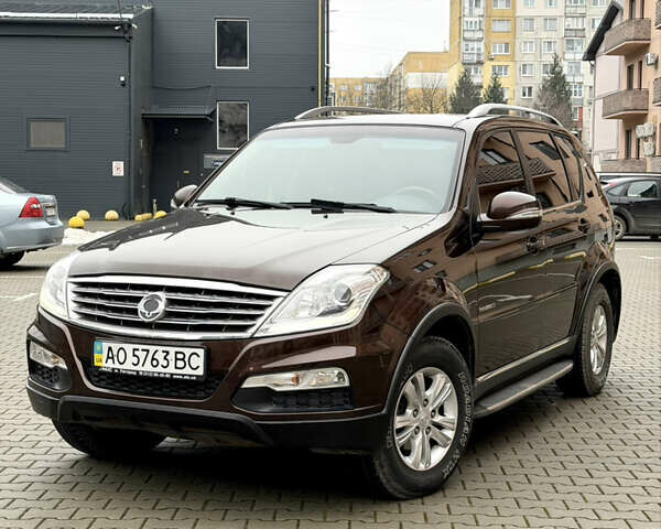 Коричневий Cанг Йонг Rexton, об'ємом двигуна 2.7 л та пробігом 147 тис. км за 10500 $, фото 1 на Automoto.ua