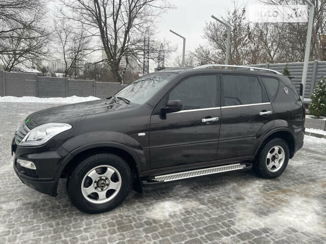 Коричневий Cанг Йонг Rexton, об'ємом двигуна 2.7 л та пробігом 225 тис. км за 10500 $, фото 1 на Automoto.ua