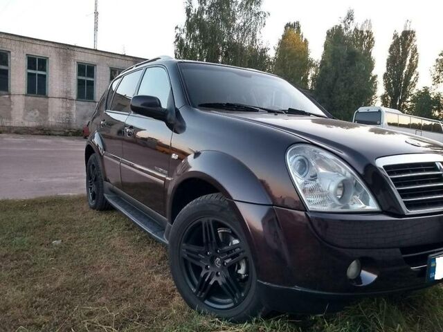 Коричневий Cанг Йонг Rexton, об'ємом двигуна 2.7 л та пробігом 135 тис. км за 10000 $, фото 1 на Automoto.ua