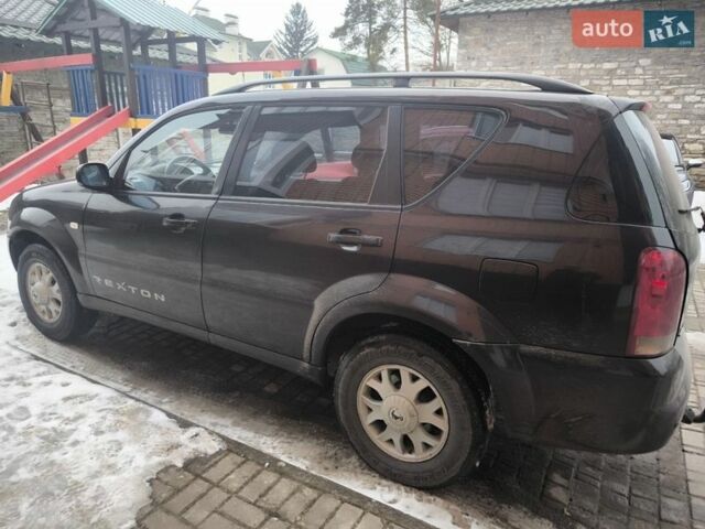 Красный Cанг Йонг Рекстон, объемом двигателя 2.8 л и пробегом 181 тыс. км за 3550 $, фото 1 на Automoto.ua