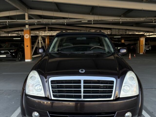 Красный Cанг Йонг Рекстон, объемом двигателя 2.7 л и пробегом 325 тыс. км за 7600 $, фото 1 на Automoto.ua