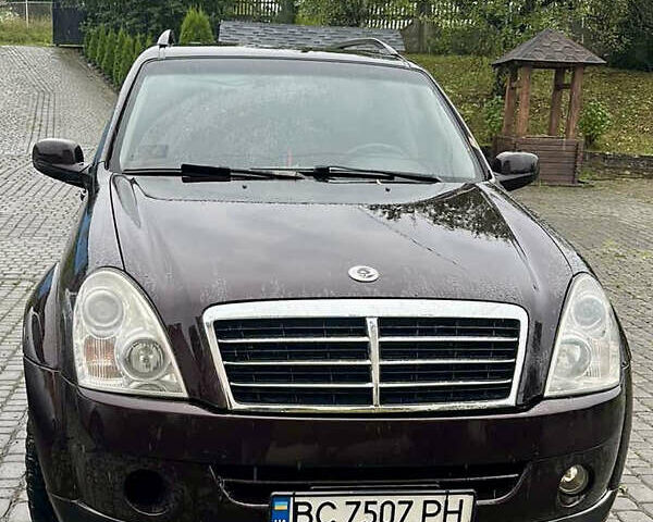 Красный Cанг Йонг Рекстон, объемом двигателя 2.7 л и пробегом 207 тыс. км за 7900 $, фото 1 на Automoto.ua