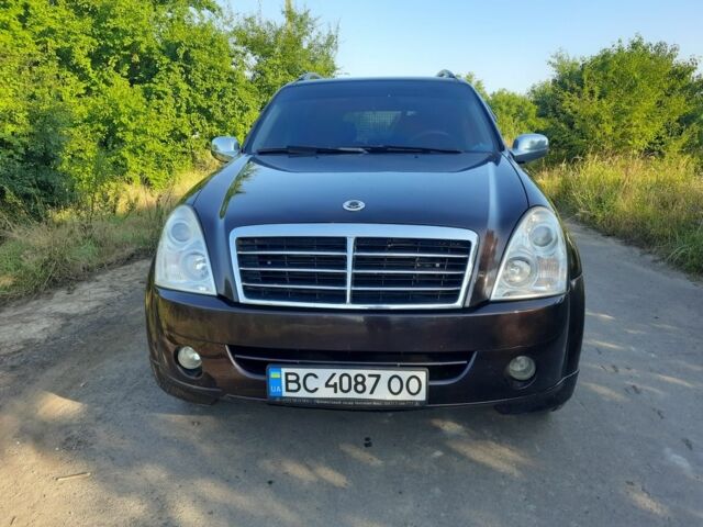 Красный Cанг Йонг Рекстон, объемом двигателя 2.7 л и пробегом 240 тыс. км за 6850 $, фото 1 на Automoto.ua