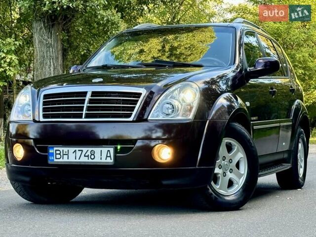 Красный Cанг Йонг Рекстон, объемом двигателя 2.7 л и пробегом 175 тыс. км за 9999 $, фото 1 на Automoto.ua