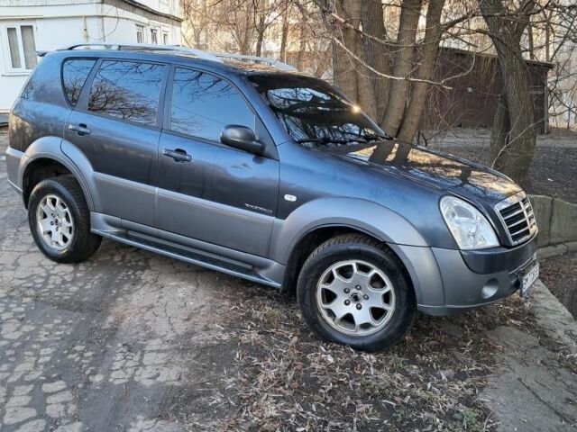 Серый Cанг Йонг Рекстон, объемом двигателя 2.7 л и пробегом 240 тыс. км за 6500 $, фото 1 на Automoto.ua