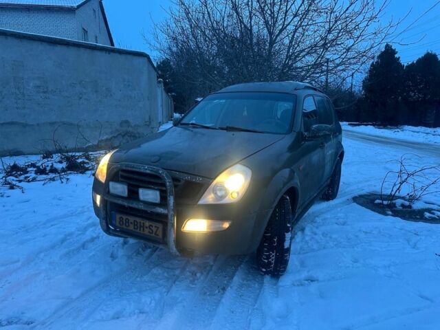 Сірий Cанг Йонг Rexton, об'ємом двигуна 0 л та пробігом 285 тис. км за 3800 $, фото 1 на Automoto.ua