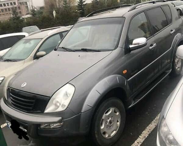Сірий Cанг Йонг Rexton, об'ємом двигуна 3.2 л та пробігом 240 тис. км за 5499 $, фото 1 на Automoto.ua