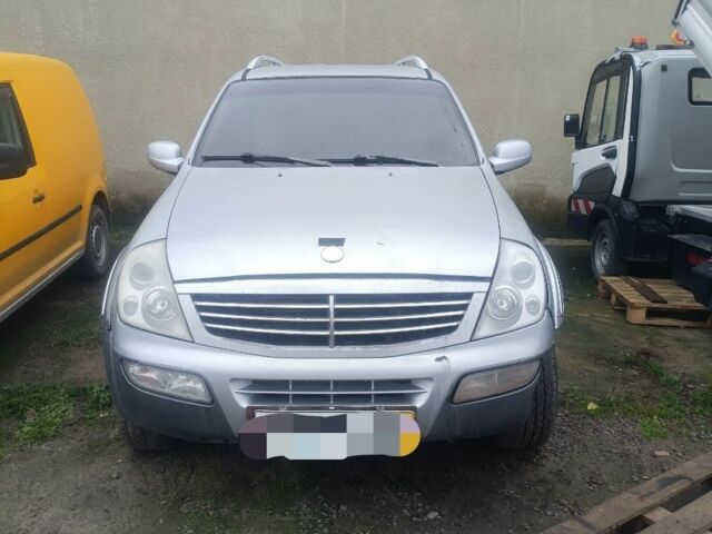 Серый Cанг Йонг Рекстон, объемом двигателя 2.7 л и пробегом 190 тыс. км за 3500 $, фото 1 на Automoto.ua