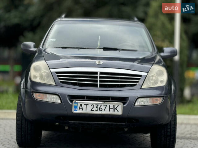 Сірий Cанг Йонг Rexton, об'ємом двигуна 2.7 л та пробігом 304 тис. км за 5600 $, фото 1 на Automoto.ua