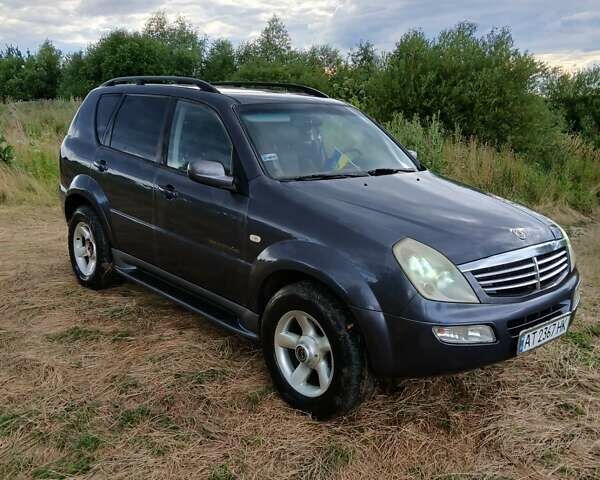 Сірий Cанг Йонг Rexton, об'ємом двигуна 2.7 л та пробігом 305 тис. км за 5600 $, фото 1 на Automoto.ua