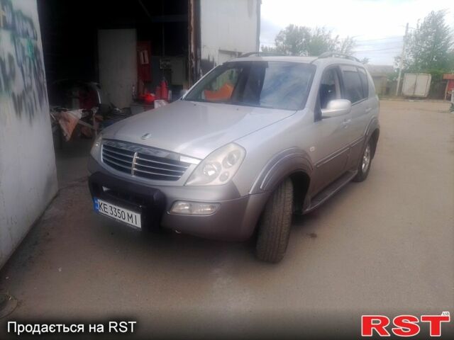 Сірий Cанг Йонг Rexton, об'ємом двигуна 2.8 л та пробігом 300 тис. км за 7300 $, фото 1 на Automoto.ua